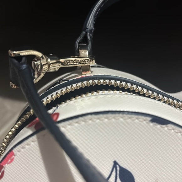 Kate Spade White and Red Crossbody Bag Modern Design - Picture 3 of 7